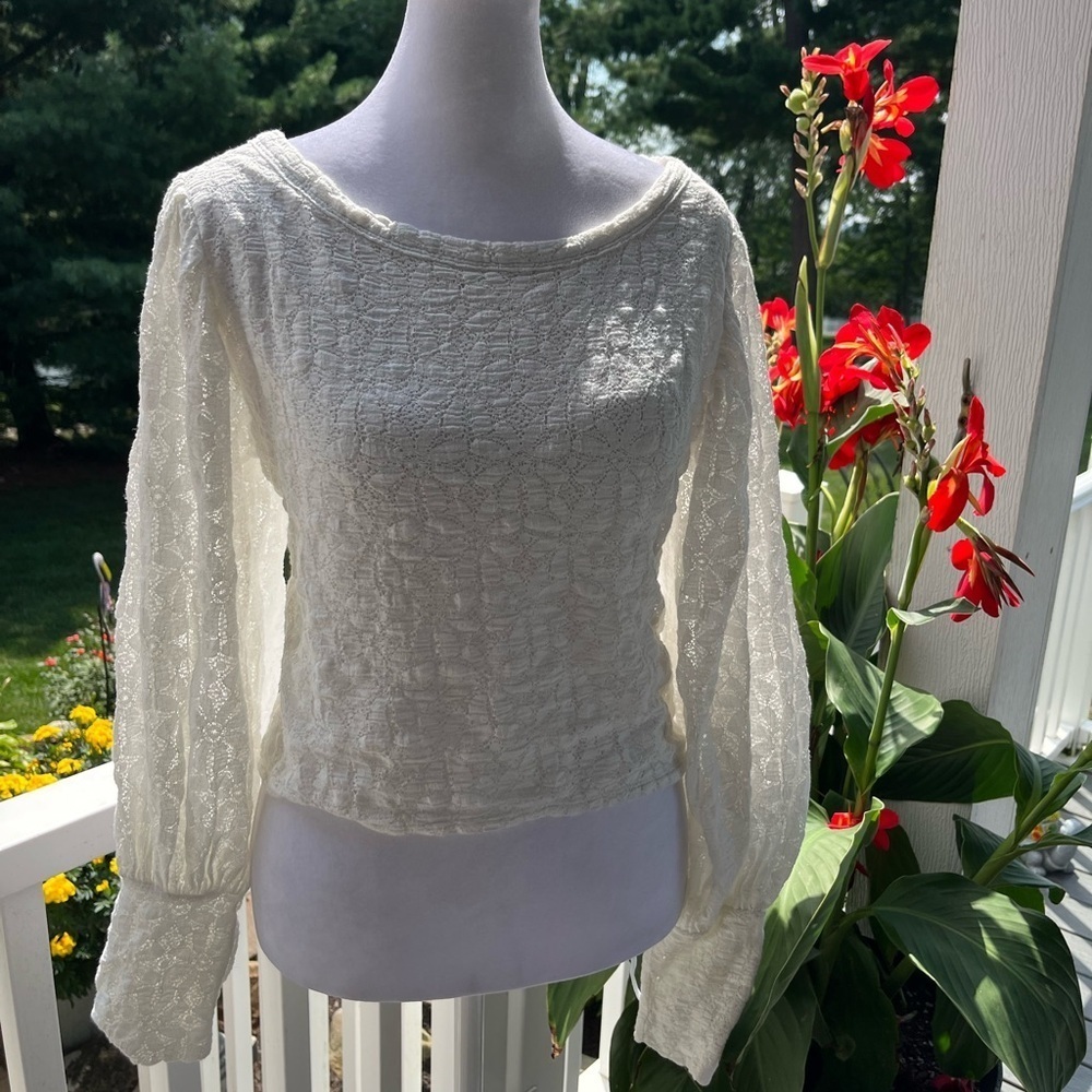 Free People Ivory Lace Puff Sleeve Crop Top with Open Back - Size - Picture 2 of 7